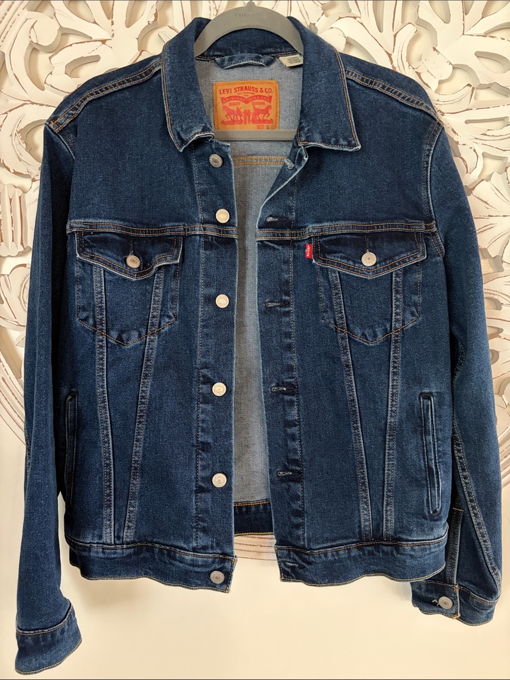 LEVI’S Men’s Indigo Blue Classic Denim Trucker Jacket